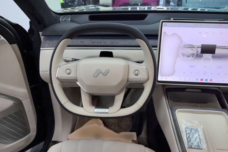 Used ONVO Luxeed L90 2025 Model—Max Six-Seater Version
