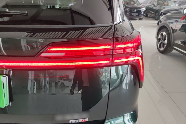 Used Wey Lanshan 2025 Four-Wheel Drive Max Right Rear Taillight