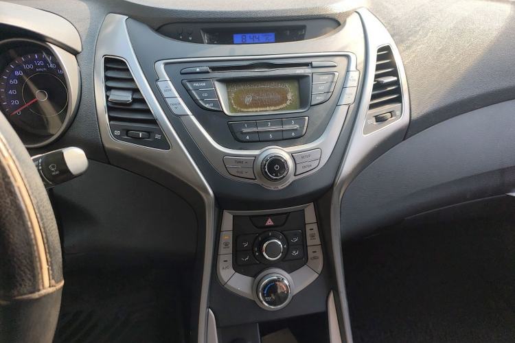 Used Hyundai Elantra (5th Generation / Langdong) 2012 1.6L Manual Fashion Edition Audio And AC Panel
