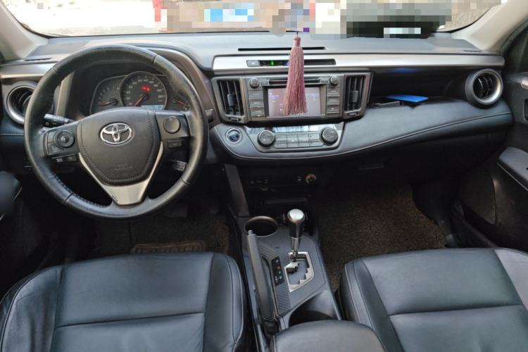 Used Toyota RAV4 2013 2.5L Automatic 4x4 Elite Edition Center Console