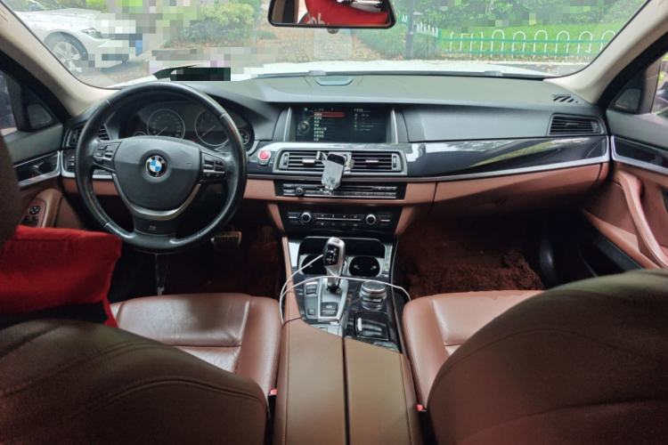 Used BMW 5 Series 2014 520Li Elegant Model Center Console