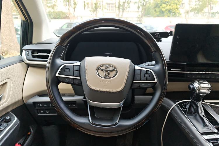 Used Toyota SIENNA 2024 2.5L Hybrid Comfort Edition Steering Wheel