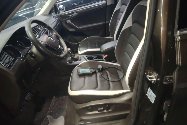 Used Volkswagen Tiguan L 2017 330TSI Automatic Two-Wheel Drive Luxury Edition Left Front Seat