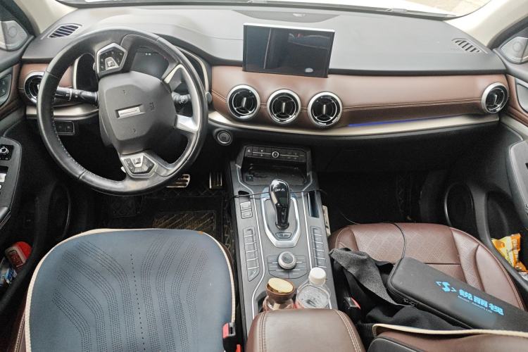 Used Wey VV6 2019 2.0T Two-Wheel-Drive Flagship Version China VI Standard Center Console