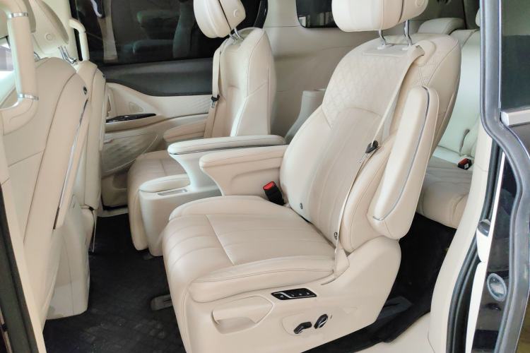 Used VOYAH Dream 2022 0-Emission Version Range of 475 km Left Rear Seat