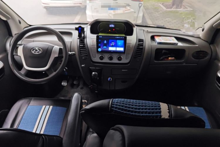 Used SAIC MAXUS Xintu V80 2014 2.5T Aoyuntong Long Wheelbase High-Roof Model