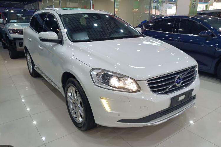 Used Volvo XC60 2016 T5 Smart Upgrade Model Front Right 45 Deg