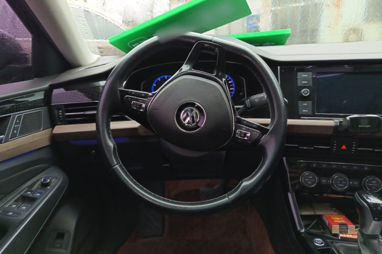 Used Volkswagen Passat 2019 330TSI Luxury Edition China VI Standard