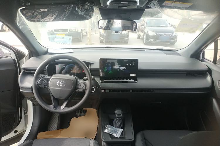 Used Toyota Corolla Cross 2026 Model 2.0L Smart Electric Hybrid Dual-Engine Pioneer Edition Center Console