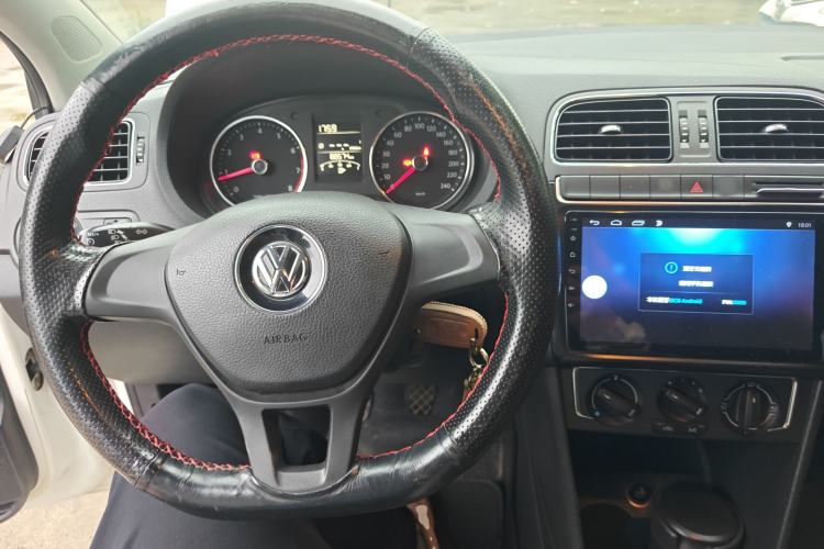 Used Volkswagen Polo 2014 1.6L Manual Comfort Edition Center Console