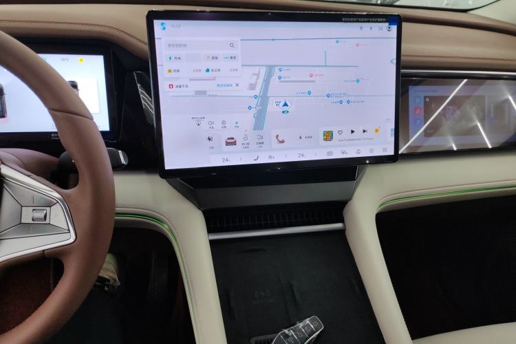 Used BYD Xia 2025 DM-i 1.5T 180km Excellence Model Audio And AC Panel