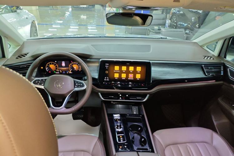 Used Volkswagen Viloran 2024 330TSI Luxury Edition
