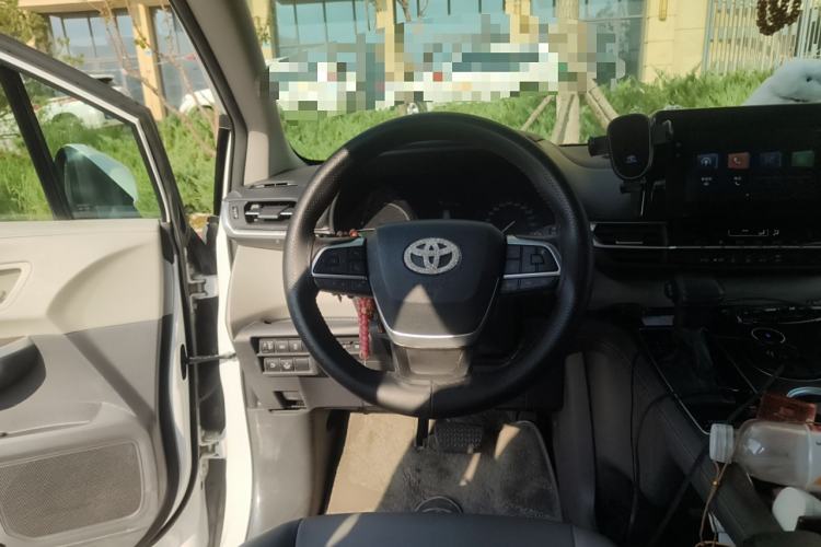 Used Toyota Granvia 2024 2.5L Hybrid Luxury Edition
