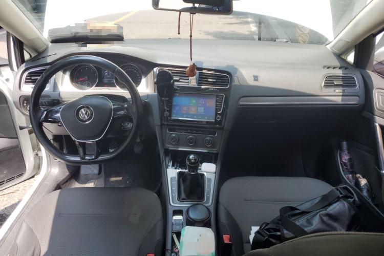 Used Volkswagen Golf 2016 230TSI Manual Comfort Version Center Console