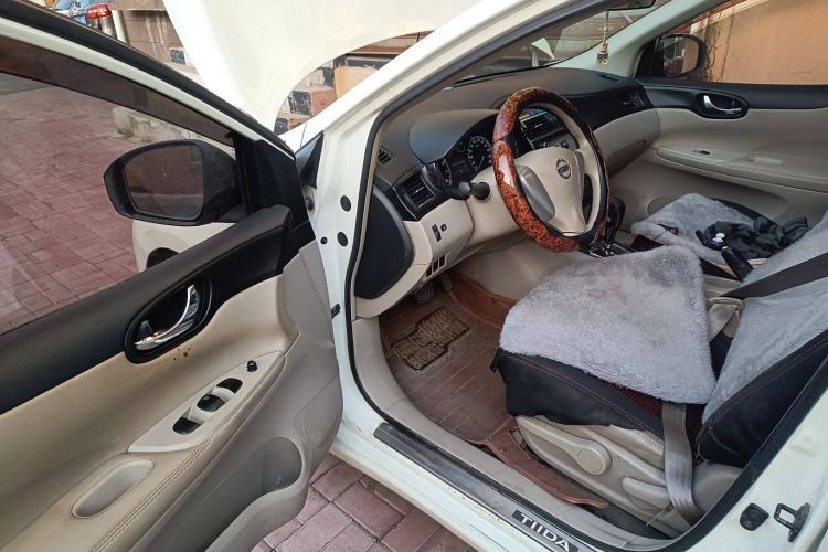 Used Nissan Tiida 2011 1.6L CVT Smart Version