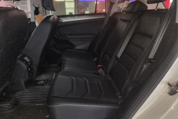 Used Volkswagen Tiguan L 2018 330TSI Automatic Two-Wheel Drive Luxury Edition Left Rear Seat