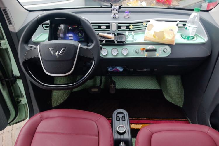Used Wuling Hongguang MINIEV 2021 Macaron Fashion Model Lithium Iron Phosphate Center Console
