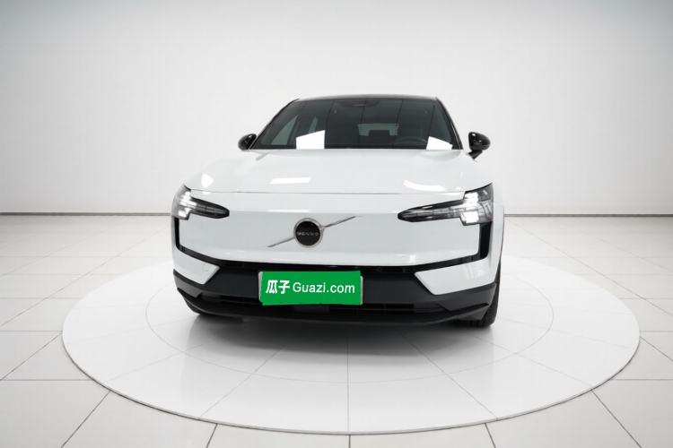 Used Volvo EX30 2025 Rear-Drive Long-Range Plus Model
