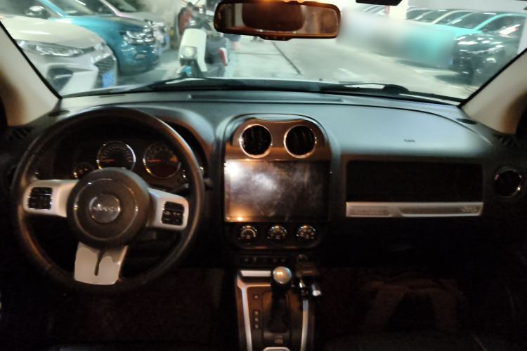 Used Jeep Compass 2014 Revised Version 2.4L Four-Wheel Drive Luxury Edition Center Console