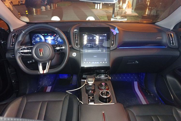 Used Hongqi HS3 2023 1.5T Two-Wheel Drive Shanwei Edition Center Console