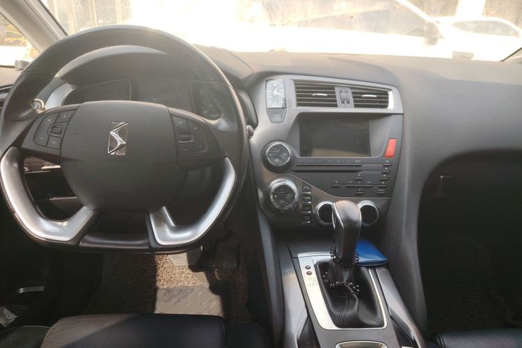 Used DS 5 2013 1.6T Luxury Edition THP160
