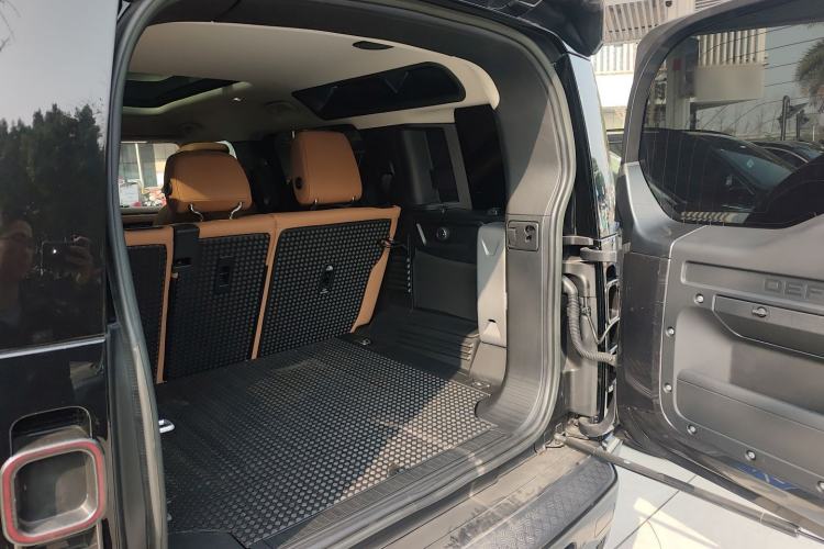 Used Land Rover Defender 2023 Facelift 110 3.0T P400 Dark Edition
