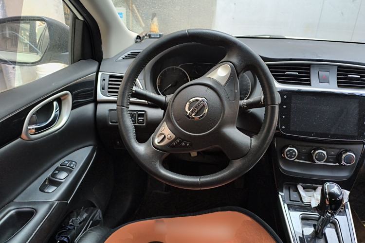 Used Nissan Sylphy 2019 1.6XV CVT Smart Connect Luxury Edition China VI Standard Steering Wheel
