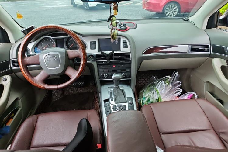 Used Audi A6L 2010 2.0 TFSI Automatic Standard Edition Center Console