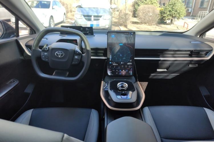 Used Toyota bZ3 2023 517 km Elite PRO Center Console