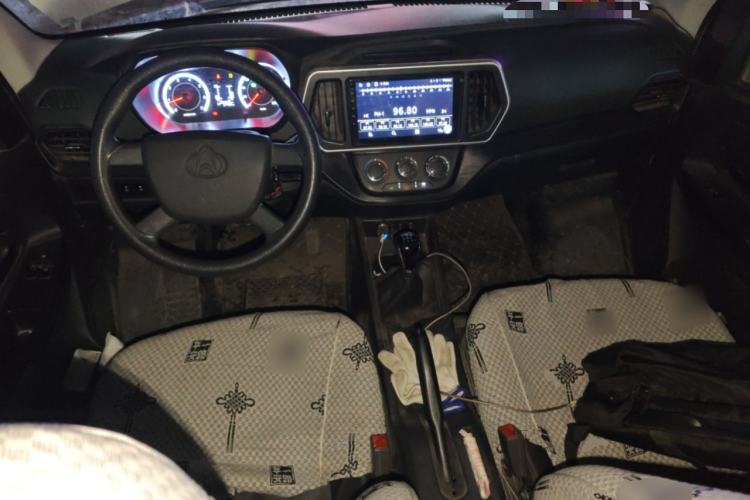 Used CHANGAN KAICHENG Ruixing M60 2023 1.6L CNG Comfort-Grade 6-Seater Passenger Vehicle
