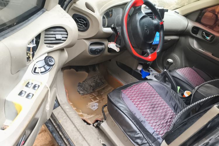 Used Huatai Santa Fe Classic 2012 2.0L Gasoline Manual Two-Wheel Drive with Sunroof Driver Seat