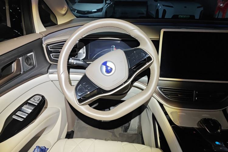 Used Denza D9 2022 DM-i 970 Four-Wheel Drive Flagship Model
