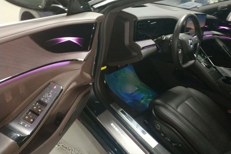 Used Denza Z9 2024 1100 km Four-Wheel Drive Max Version
