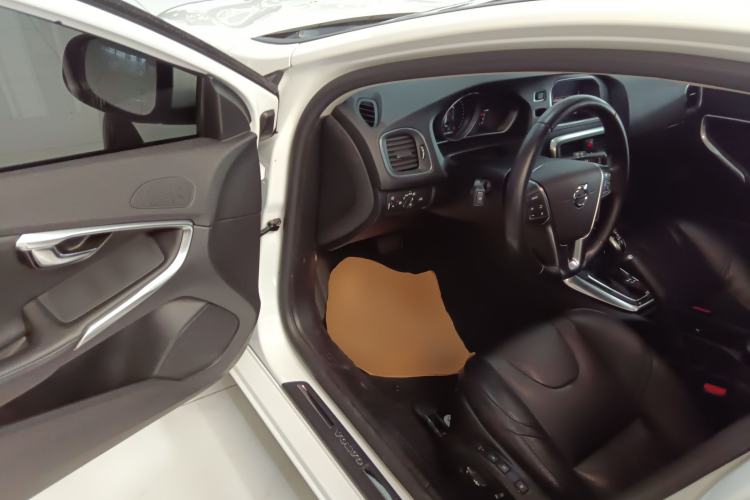 Used Volvo V40 2017 T3 Zhiyi Edition