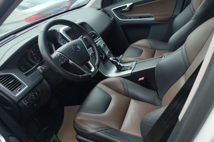 Used Volvo XC60 2017 T5 AWD Smart Upgrade Edition
