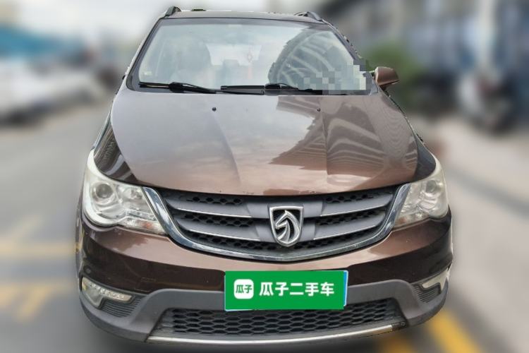 Used Baojun 730 2014 1.5L manual Comfort version 7 seats Front