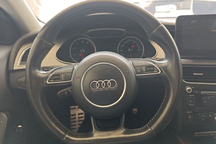 Used Audi A4L 2013 35 TFSI Automatic Standard Model Steering Wheel