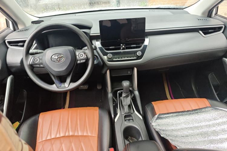 Used Toyota Corolla Cross 2023 Dual-Motor 2.0L Elite Edition Center Console