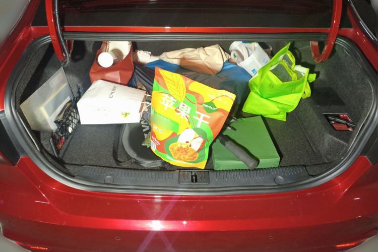 Used Roewe i6 New Energy 2017 45T Hybrid Connective Smart Luxury Edition Trunk