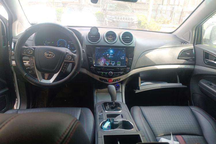 Used BYD S7 2015 2.0T Automatic Flagship Edition Center Console