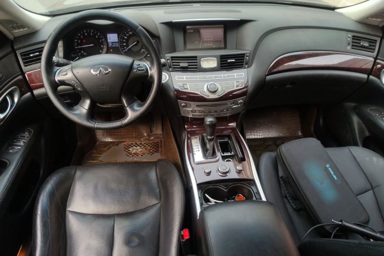 Used Infiniti Q70 2013 Q70L 2.5L Comfort Edition Center Console