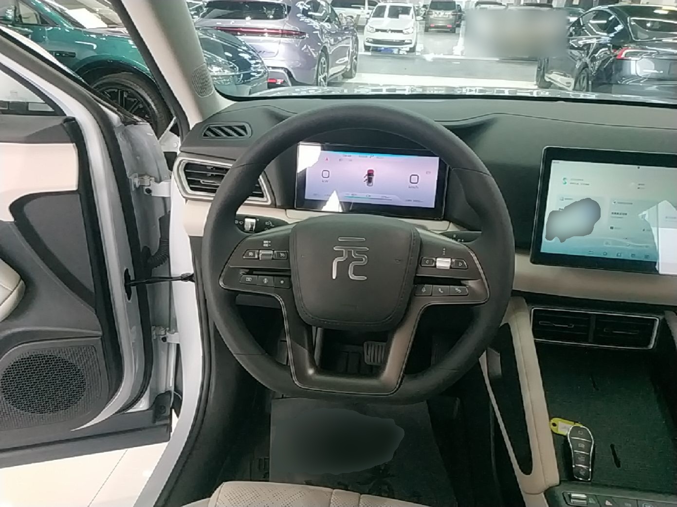 BYD Yuan UP 2025 Model 301KM Leading Version — снимка 13