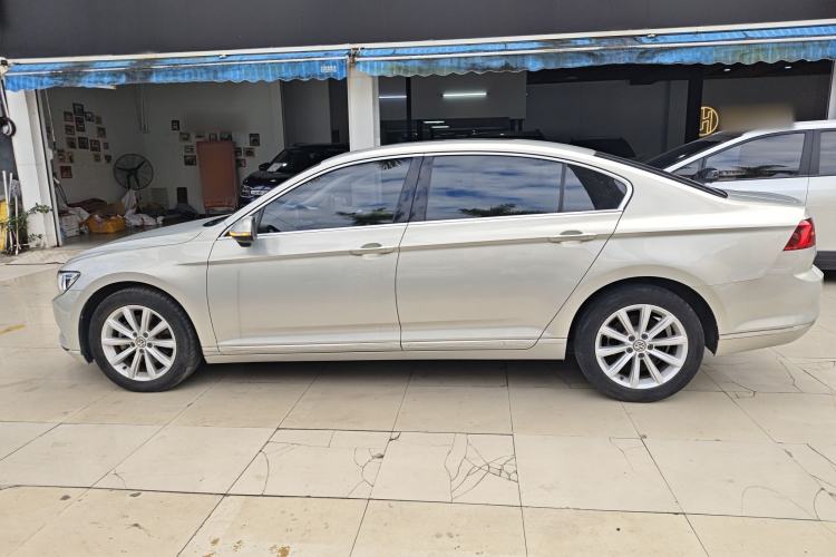 Used Volkswagen Magotan 2017 330TSI DSG Leading Model
