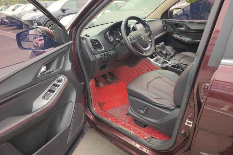 Used Baojun 560 2015 1.8L manual luxury version Driver Seat