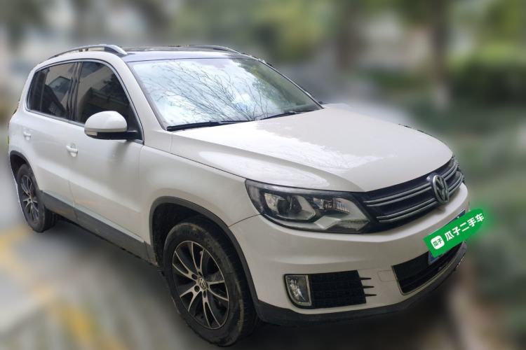 Used Volkswagen Tiguan 2015 1.8TSI Automatic Two-Wheel Drive Luxury Model Front Right 45 Deg