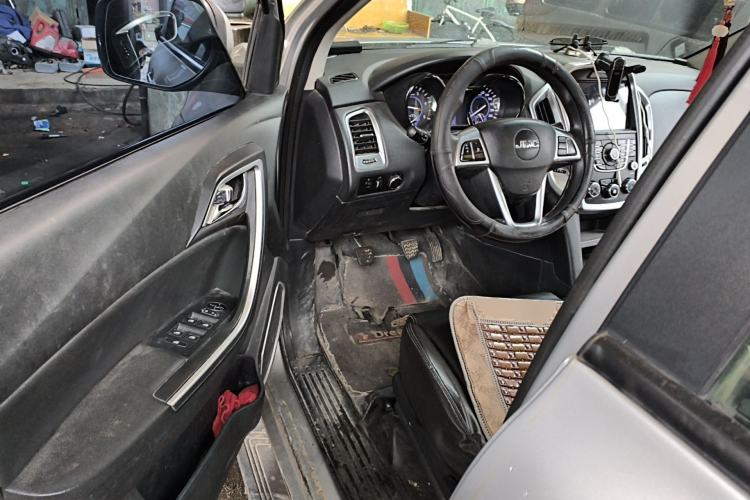 Used JMC Yuhu 5 2018 2.4T Classic Edition Diesel Manual 4x4 Luxury Long-Wheelbase JX4D24A5L Driver Seat