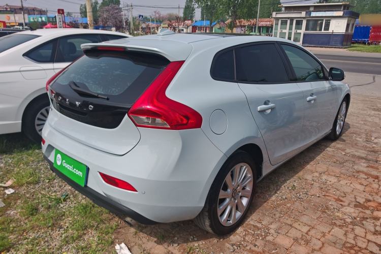 Used Volvo V40 2015 1.6T Zhiyi Edition
