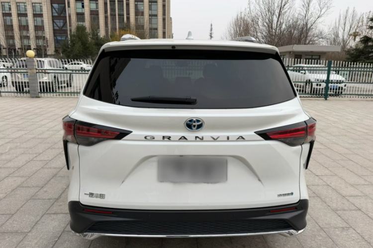 Used Toyota Granvia 2023 2.5L Hybrid Comfort Edition Exterior 4