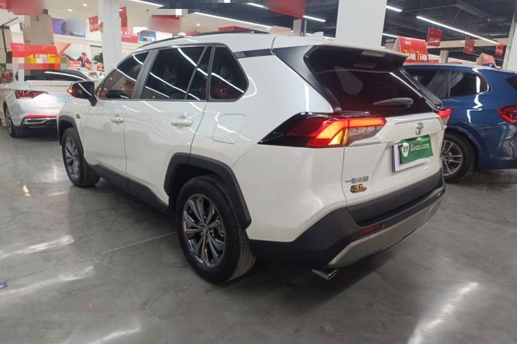 Used Toyota RAV4 2023 2.0L CVT Two-Wheel Drive 20th Anniversary Platinum Edition
