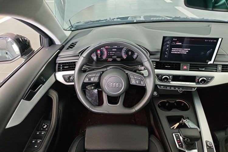 Used Audi A4L 2022 40 TFSI Luxury Dynamic Model Steering Wheel